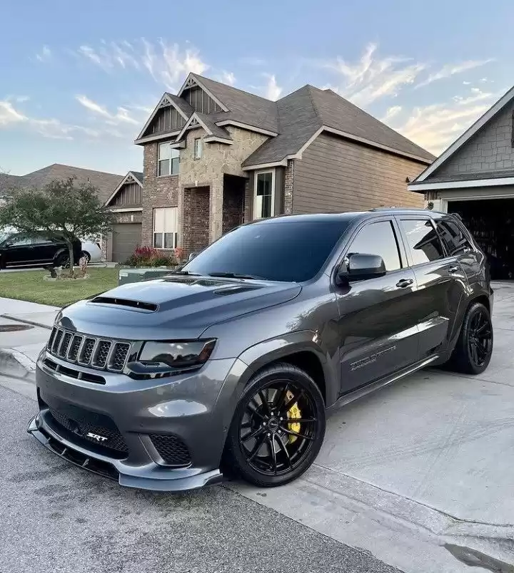 استفاده شده Jeep Cherokee برای اجاره که در دوحه #32140 - 1  image 
