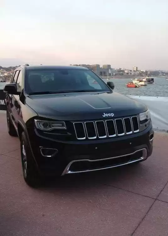 Использовал Jeep Cherokee Продается в Гаррафат Аль Райян , Аль Райян #33532 - 1  image 