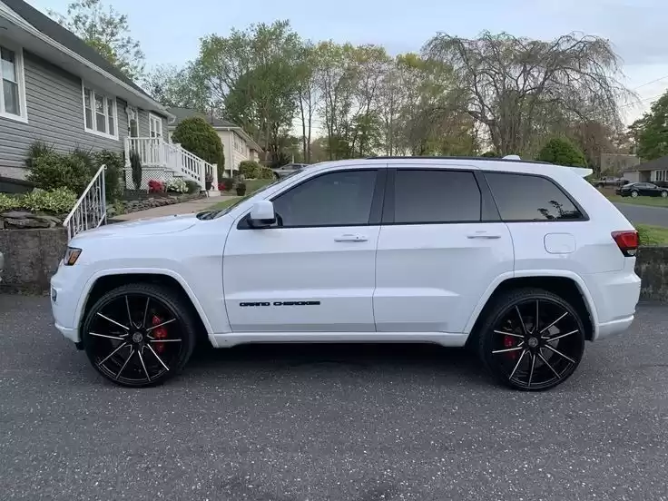 Kullanılmış Jeep Cherokee Satılık içinde El Kasar , Doha #33599 - 1  image 