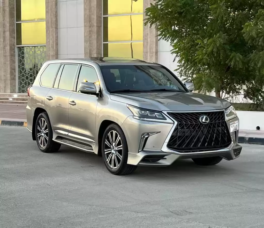 Kullanılmış Lexus LX 570 Satılık içinde Ar Rifa , Güney Valiliği #34254 - 1  image 