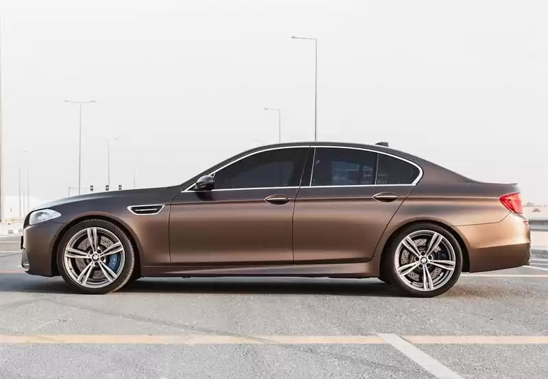 مستعملة BMW M5 للبيع في الدوحة #6417 - 1  صورة 