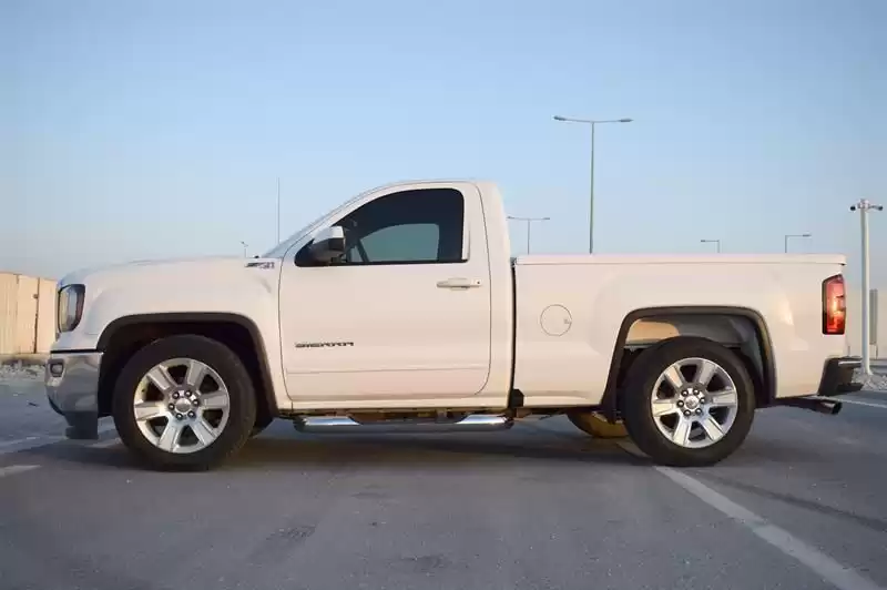 مستعملة GMC Sierra للبيع في الدوحة #6485 - 1  صورة 