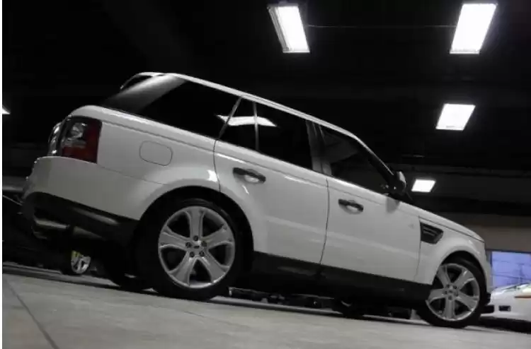 Usado Land Rover Unspecified Venta en Doha #6615 - 1  image 
