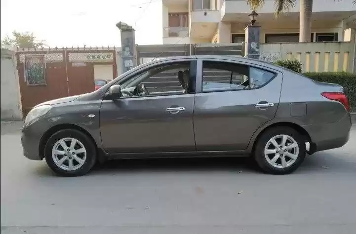 مستعملة Nissan Sunny للبيع في الدوحة #6718 - 1  صورة 