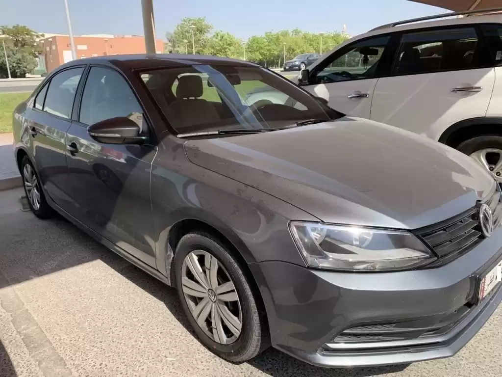 Использовал Volkswagen Jetta Продается в Доха #6904 - 1  image 