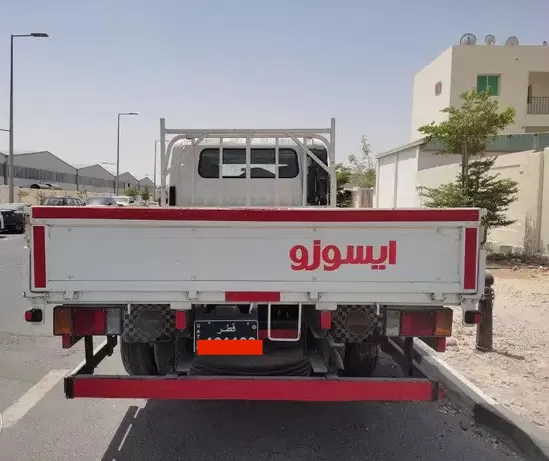 Utilisé Isuzu Unspecified À vendre au Al-Sadd , Doha #7262 - 3  image 
