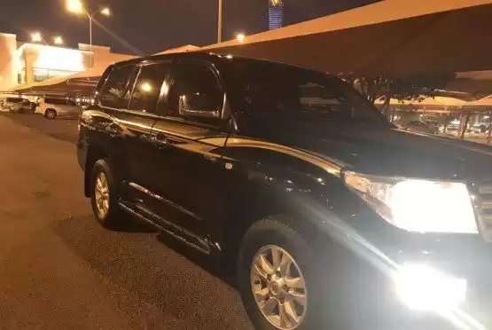 استفاده شده Toyota Land Cruiser برای فروش که در دوحه #8185 - 1  image 