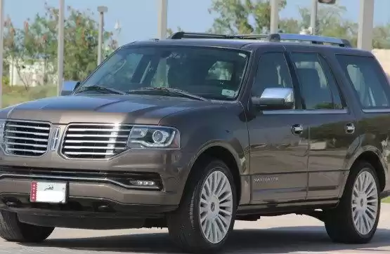 Utilisé Lincoln Navigator À vendre au Al-Sadd , Doha #8483 - 1  image 