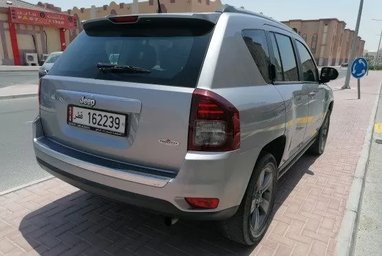 Usado Jeep Compass Venta en Doha #8885 - 5  image 
