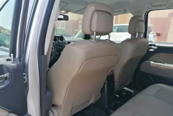 Usado Jeep Compass Venta en Doha #8885 - 6  image 