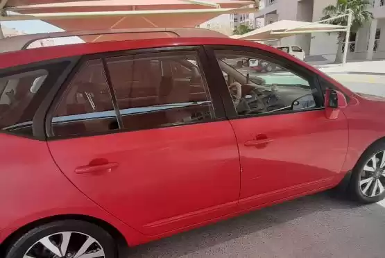 Utilisé Kia Carens À vendre au Doha #8888 - 1  image 