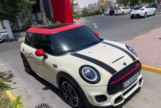 Использовал Mini Unspecified Продается в Аль-Садд , Доха #9072 - 1  image 