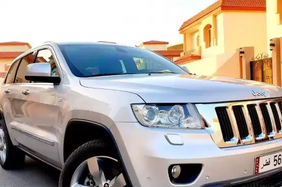 Использовал Jeep Cherokee Продается в Доха #9266 - 1  image 