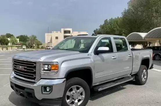 مستعملة GMC Sierra للبيع في الدوحة #9479 - 1  صورة 