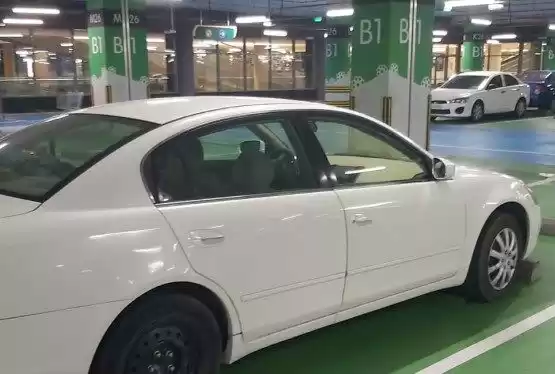 مستعملة Nissan Altima للبيع في الدوحة #9606 - 1  صورة 