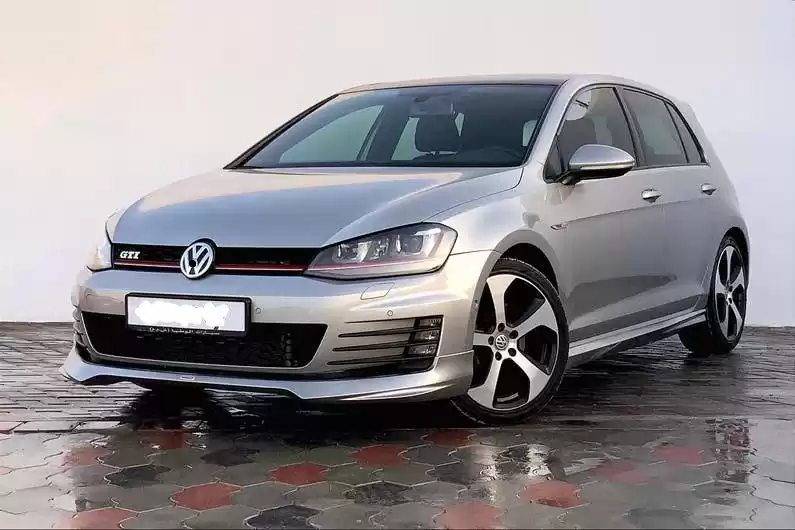Utilisé Volkswagen Golf À vendre au Doha #9643 - 1  image 