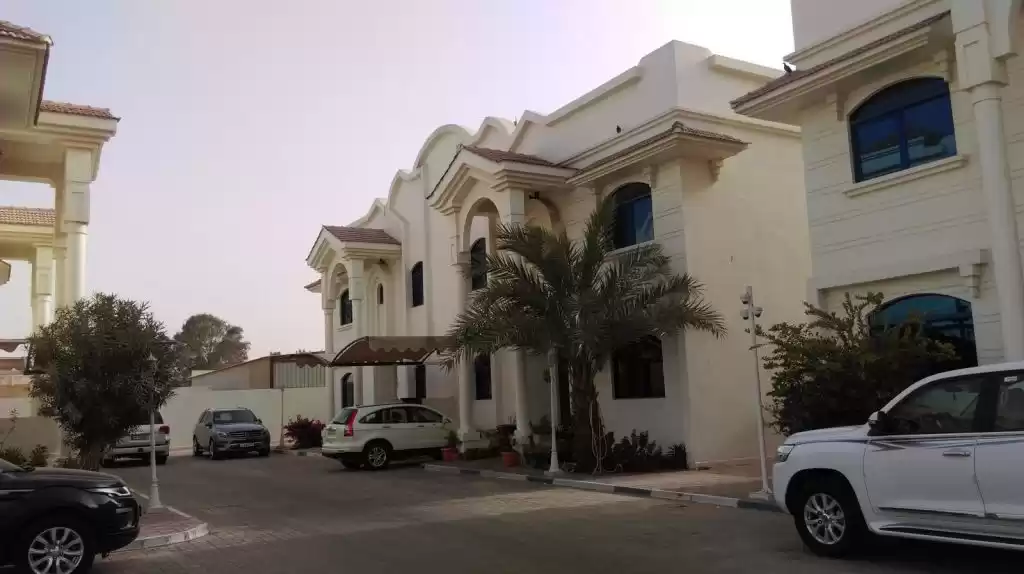 مسکونی املاک آماده 5 اتاق خواب S/F ویلا در مجتمع  برای اجاره که در السد , دوحه #10012 - 1  image 