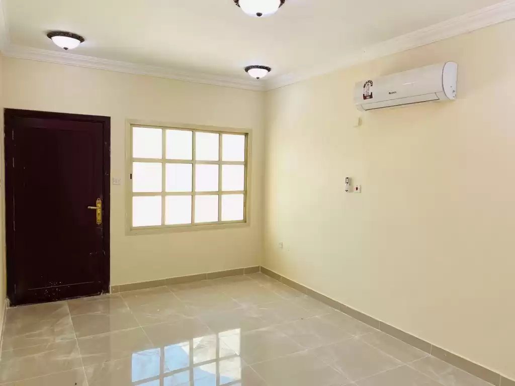 سكني عقار جاهز 4 غرف  غير مفروش فيلا  للإيجار في السد , الدوحة #10030 - 1  صورة 