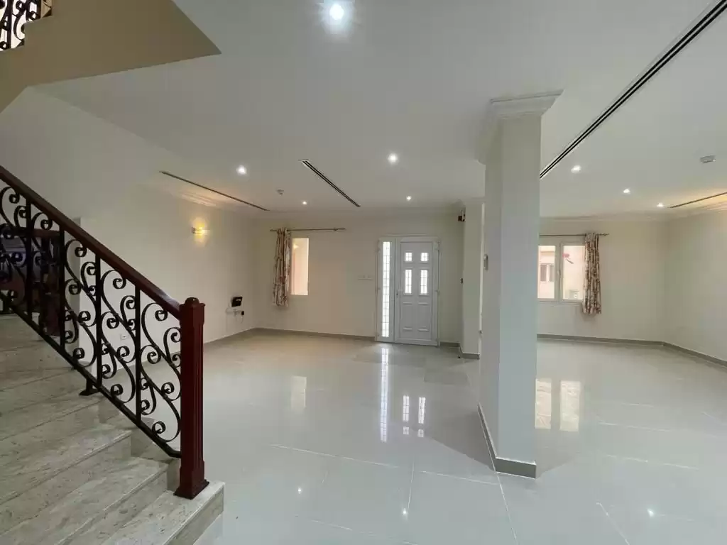 سكني عقار جاهز 4 غرف  نصف مفروش فيلا في مجمع  للإيجار في السد , الدوحة #10045 - 1  صورة 
