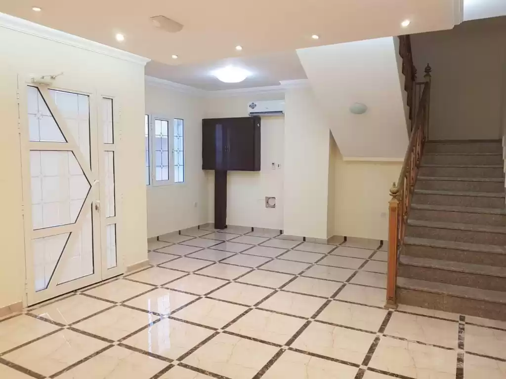 Wohn Klaar eigendom 5 Schlafzimmer U/F Alleinstehende Villa  zu vermieten in Al Sadd , Doha #10072 - 1  image 