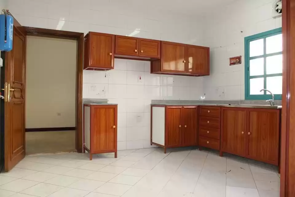 Résidentiel Propriété prête 4 chambres U / f Villa à Compound  a louer au Al-Sadd , Doha #10080 - 1  image 