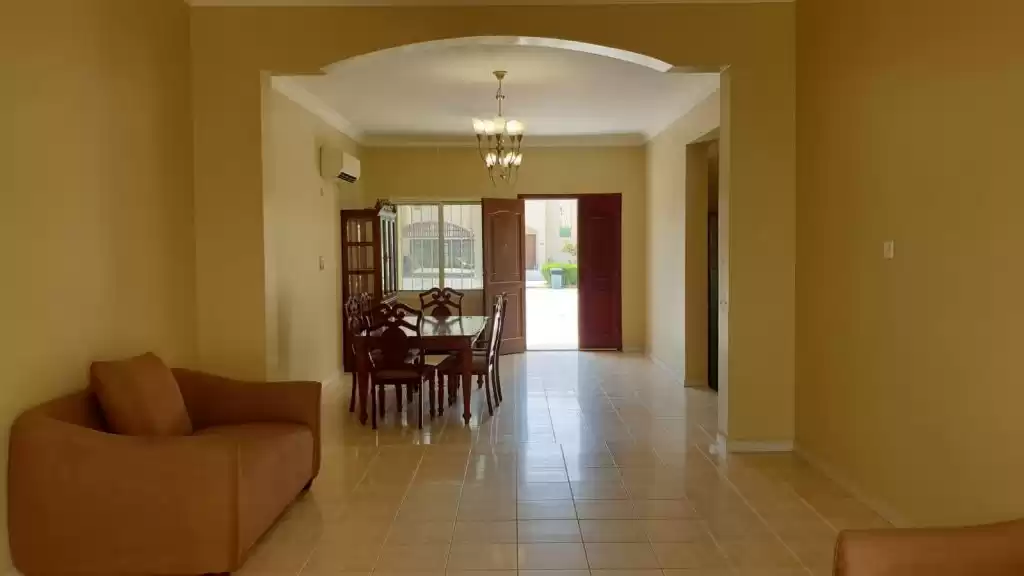 yerleşim Hazır Mülk 3 yatak odası U/F Site İçinde Villa  kiralık içinde Al Sadd , Doha #10099 - 1  image 