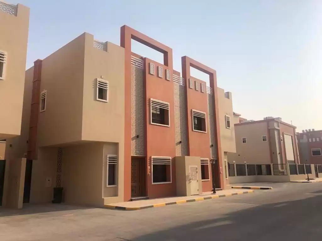 مسکونی املاک آماده 5 اتاق خواب U/F ویلا در مجتمع  برای اجاره که در السد , دوحه #10107 - 1  image 
