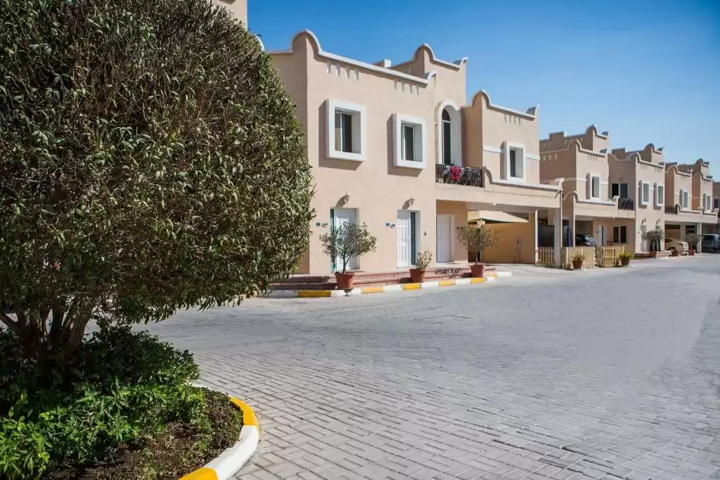 سكني عقار جاهز 2 غرف  نصف مفروش فيلا في مجمع  للإيجار في السد , الدوحة #10197 - 1  صورة 