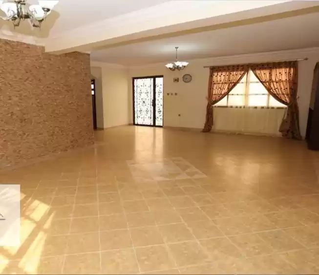 Résidentiel Propriété prête 3 chambres S / F Villa à Compound  a louer au Al-Sadd , Doha #10229 - 1  image 