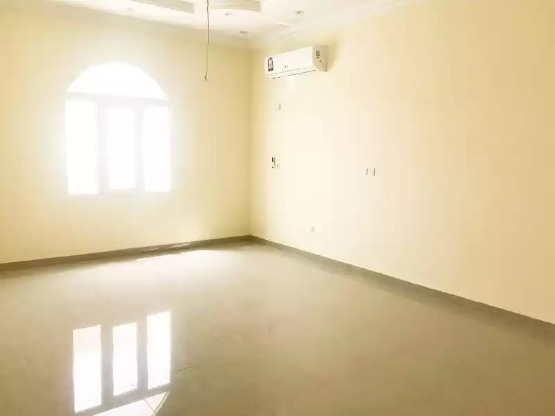 Résidentiel Propriété prête 5 chambres S / F Villa à Compound  a louer au Al-Sadd , Doha #10263 - 1  image 