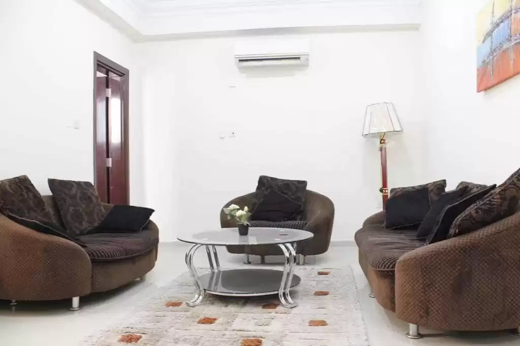yerleşim Hazır Mülk 3 yatak odası U/F Apartman  kiralık içinde Al Sadd , Doha #10463 - 1  image 