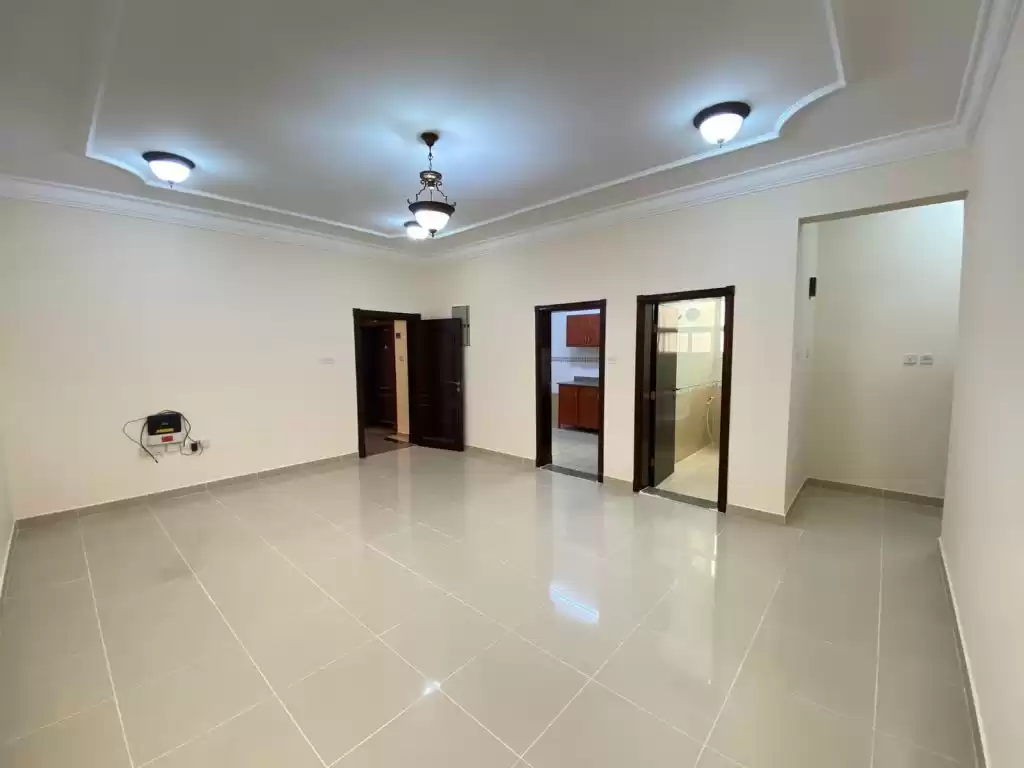 yerleşim Hazır Mülk 2 yatak odası U/F Apartman  kiralık içinde Al Sadd , Doha #10710 - 1  image 