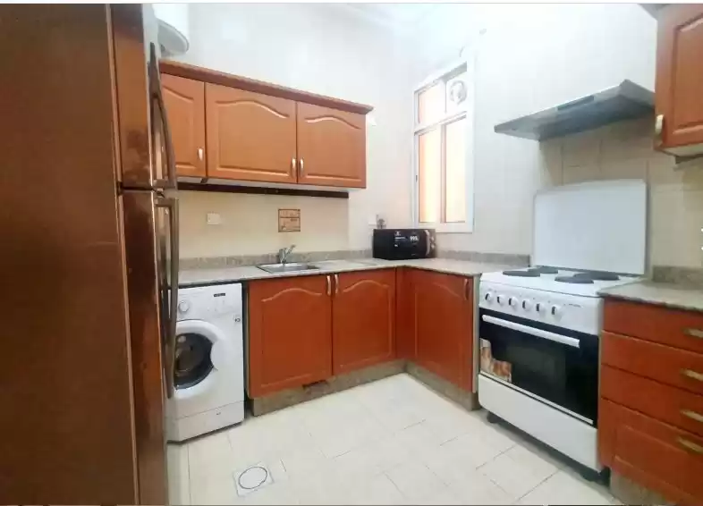 Wohn Klaar eigendom 5 Schlafzimmer S/F Wohnung  zu vermieten in Al Sadd , Doha #10769 - 1  image 