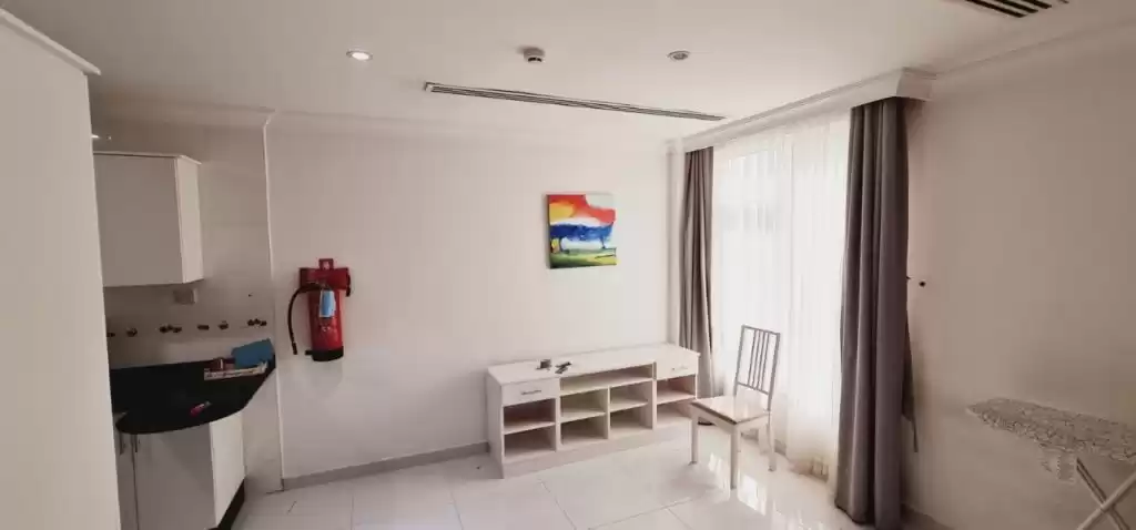 Wohn Klaar eigendom 1 Schlafzimmer F/F Wohnung  zu vermieten in Doha #10791 - 1  image 