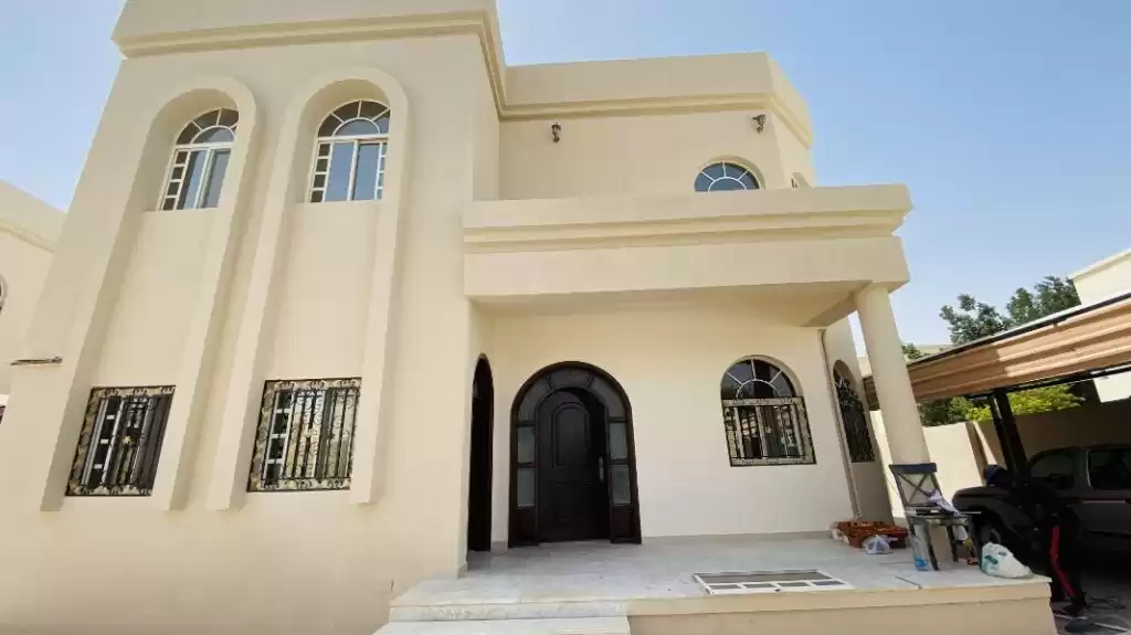 yerleşim Hazır Mülk 4 Yatak Odası U/F Apartman  kiralık içinde Al Sadd , Doha #10806 - 1  image 