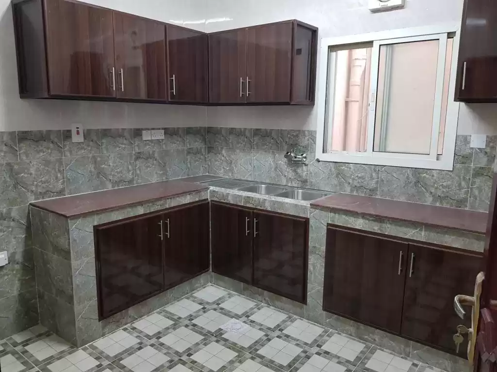 Wohn Klaar eigendom 2 Schlafzimmer U/F Wohnung  zu vermieten in Al Sadd , Doha #10837 - 1  image 