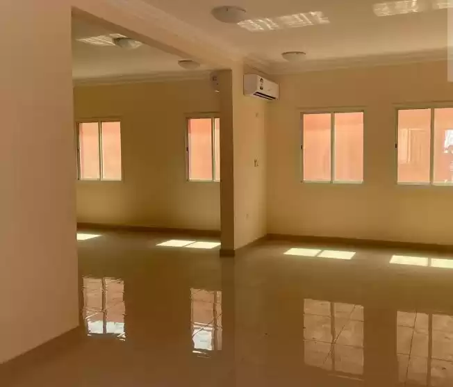 مسکونی املاک آماده 5 اتاق خواب U/F ویلای مستقل  برای اجاره که در دوحه #10838 - 1  image 