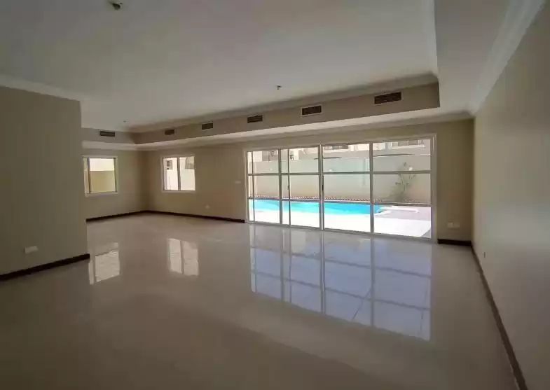 Residential Ready Property 4+maid Bedrooms U/F Villa in Compound  for rent in Al Sadd , Doha #10839 - 1  image 