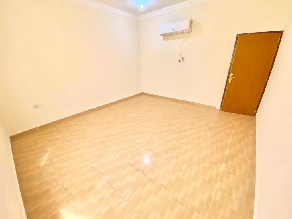 yerleşim Hazır Mülk 1 yatak odası U/F Apartman  kiralık içinde Doha #10878 - 1  image 