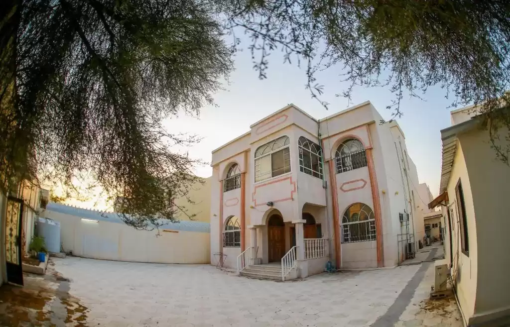 yerleşim Hazır Mülk 2 yatak odası U/F Apartman  kiralık içinde Al Sadd , Doha #10983 - 1  image 