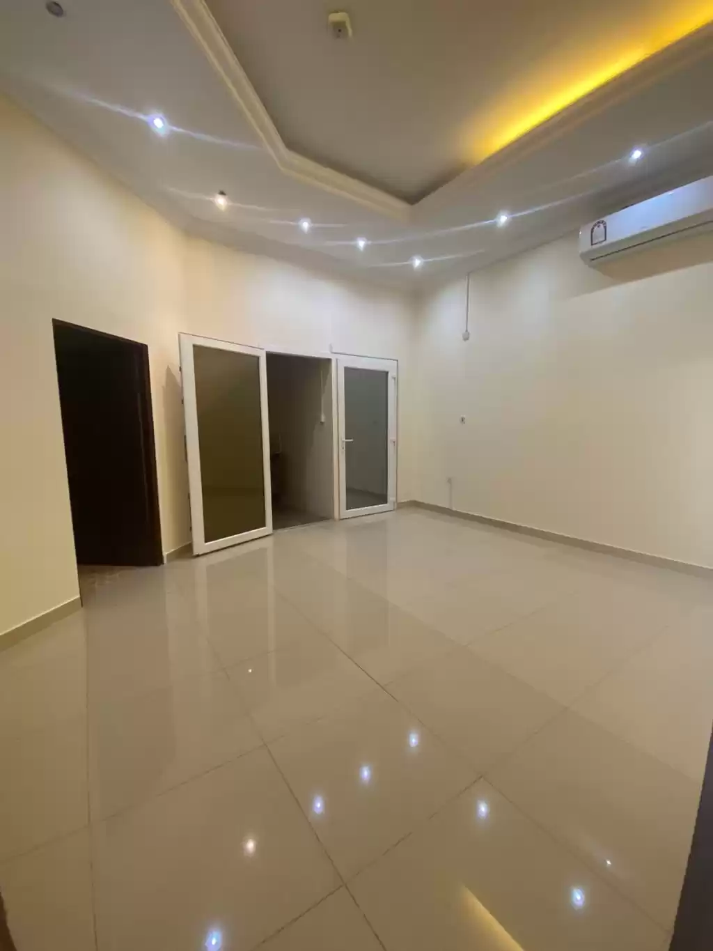 住宅 就绪物业 1 间卧室 U/F 公寓  出租 在 萨德 , 多哈 #11001 - 1  image 
