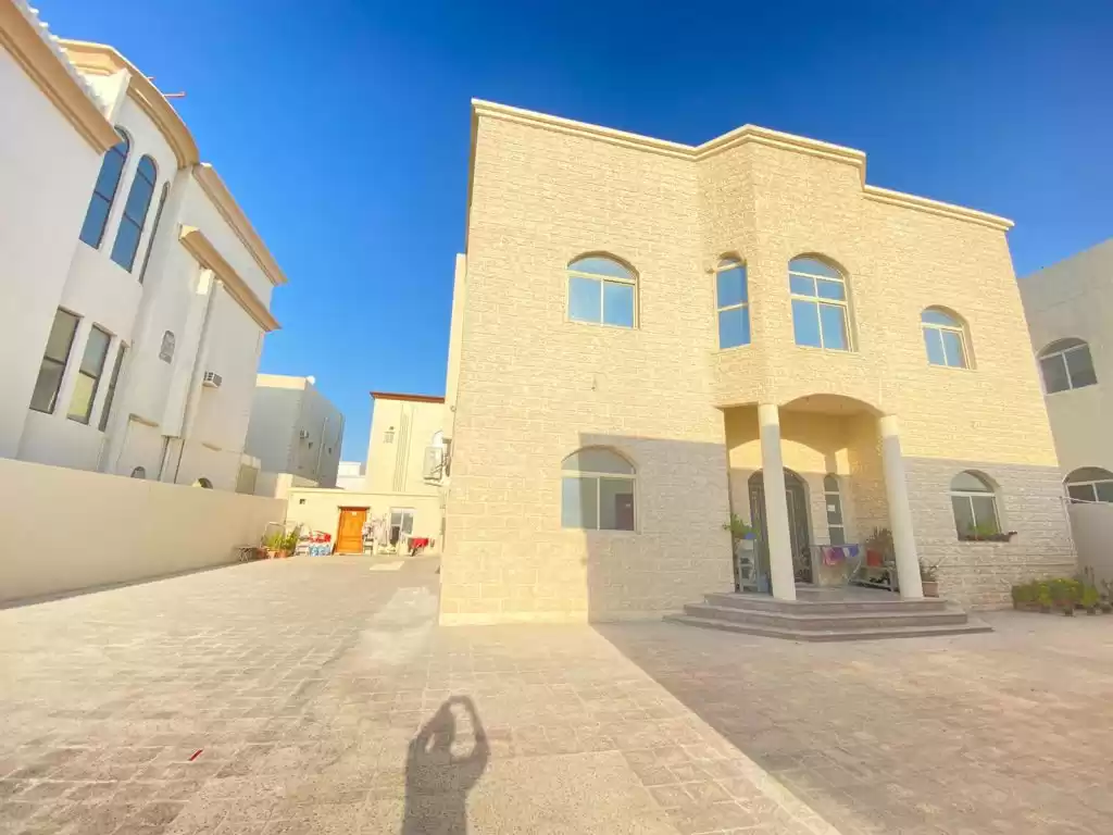 yerleşim Hazır Mülk 1 yatak odası U/F Apartman  kiralık içinde Al Sadd , Doha #11004 - 1  image 