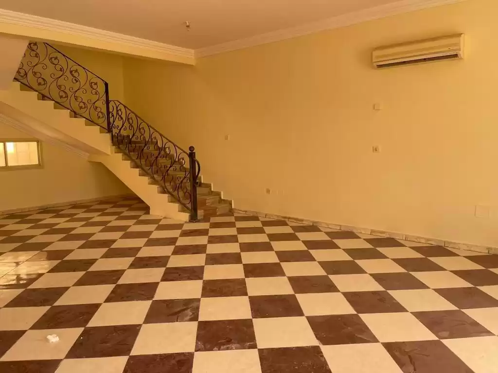 Residential Ready Property 6 Bedrooms U/F Villa in Compound  for rent in Al Sadd , Doha #11035 - 1  image 
