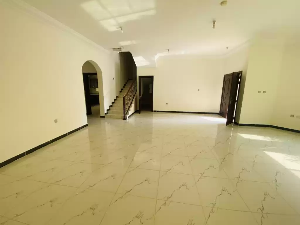 سكني عقار جاهز 5 غرف  نصف مفروش فيلا في مجمع  للإيجار في السد , الدوحة #11226 - 1  صورة 