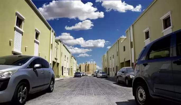 Residential Ready Property 2 Bedrooms U/F Apartment  for rent in Al Sadd , Doha #11261 - 1  image 