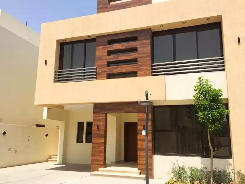 Residential Ready Property 4 Bedrooms U/F Villa in Compound  for rent in Al Sadd , Doha #11507 - 1  image 