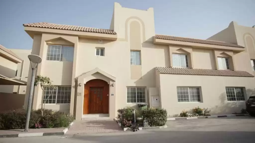Résidentiel Propriété prête 4 + femme de chambre S / F Appartement  a louer au Al-Sadd , Doha #11510 - 1  image 