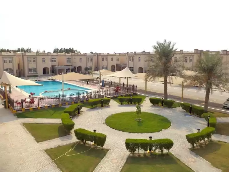 yerleşim Hazır Mülk 5 Yatak Odası S/F Site İçinde Villa  kiralık içinde Doha #11525 - 1  image 