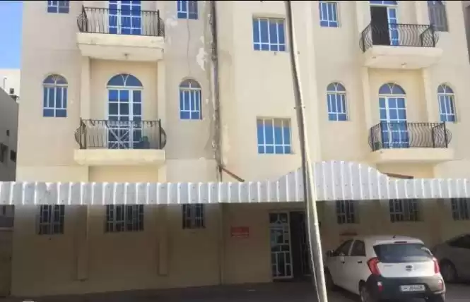 Residential Ready Property 2 Bedrooms S/F Apartment  for rent in Doha #11613 - 1  image 