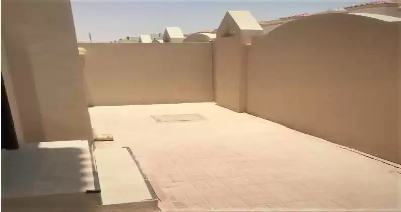 住宅 就绪物业 4 间卧室 顺丰 大院别墅  出租 在 多哈 #11873 - 1  image 